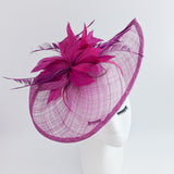 Cappello fascinator a goccia con piume rosa cipria