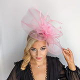 Cappello fascinator a disco a pois con piume grandi nere