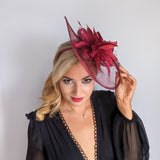 Cappello fascinator a goccia con piume rosa cipria