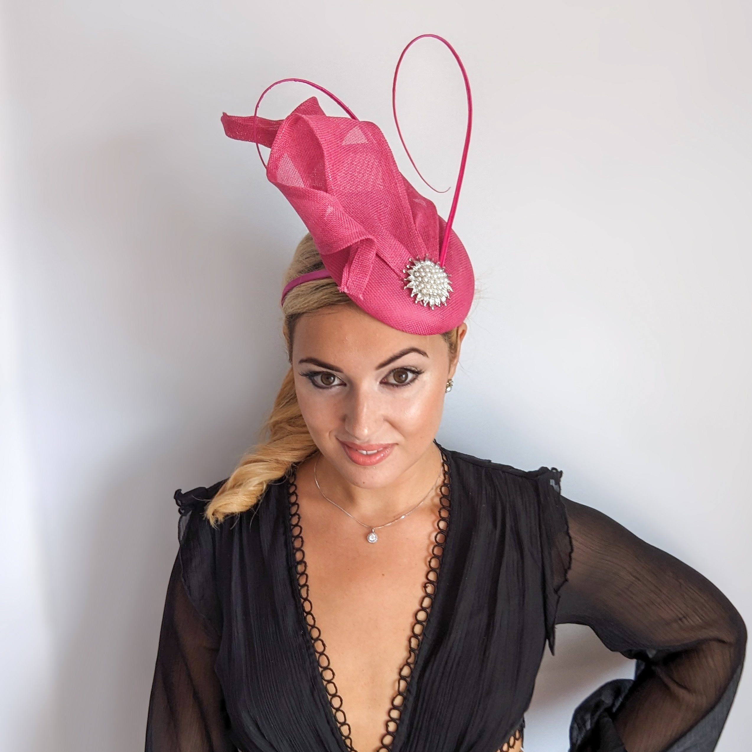 Cappello fascinator rosa fucsia perlato