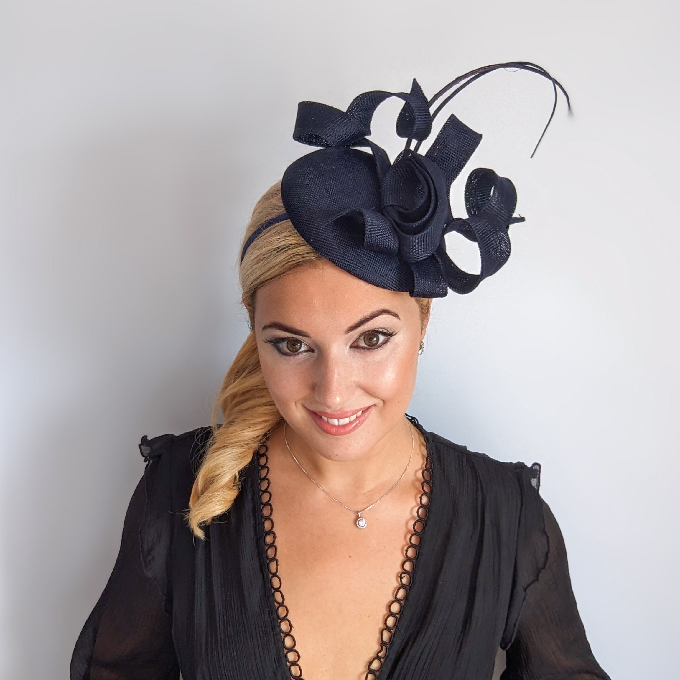 Cappello fascinator ad anello a spirale blu navy