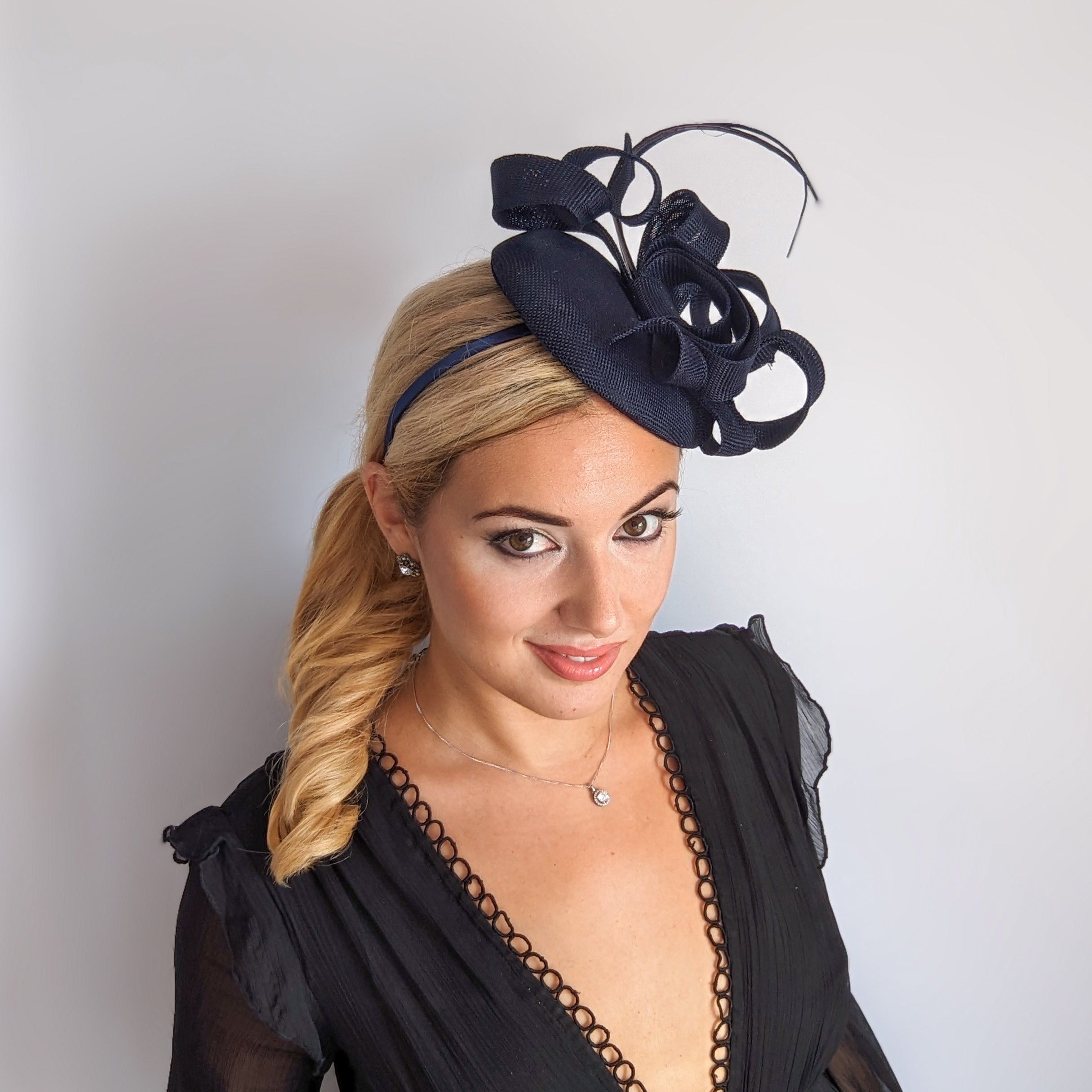 Cappello fascinator ad anello a spirale blu navy