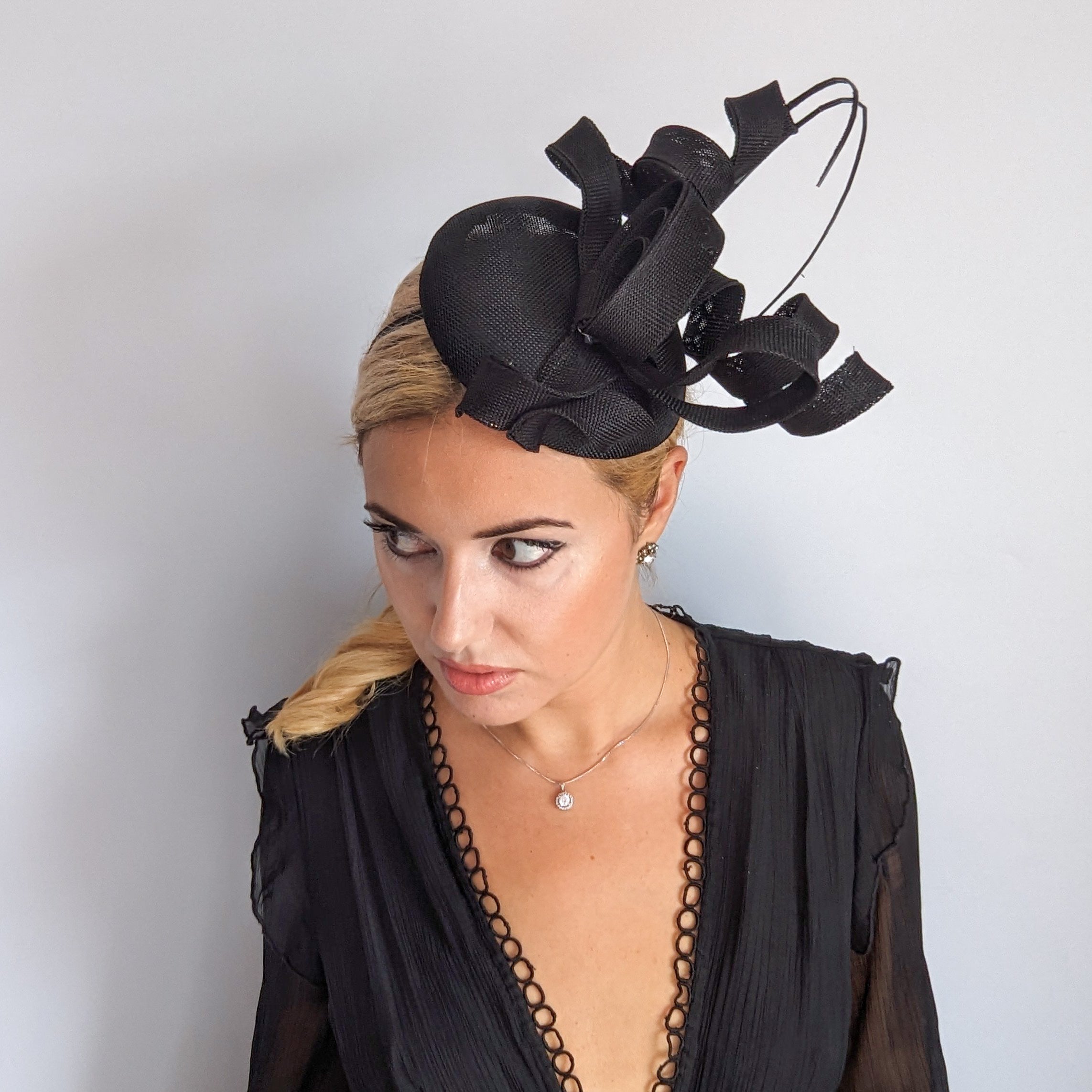 Cappello fascinator ad anello a spirale nero