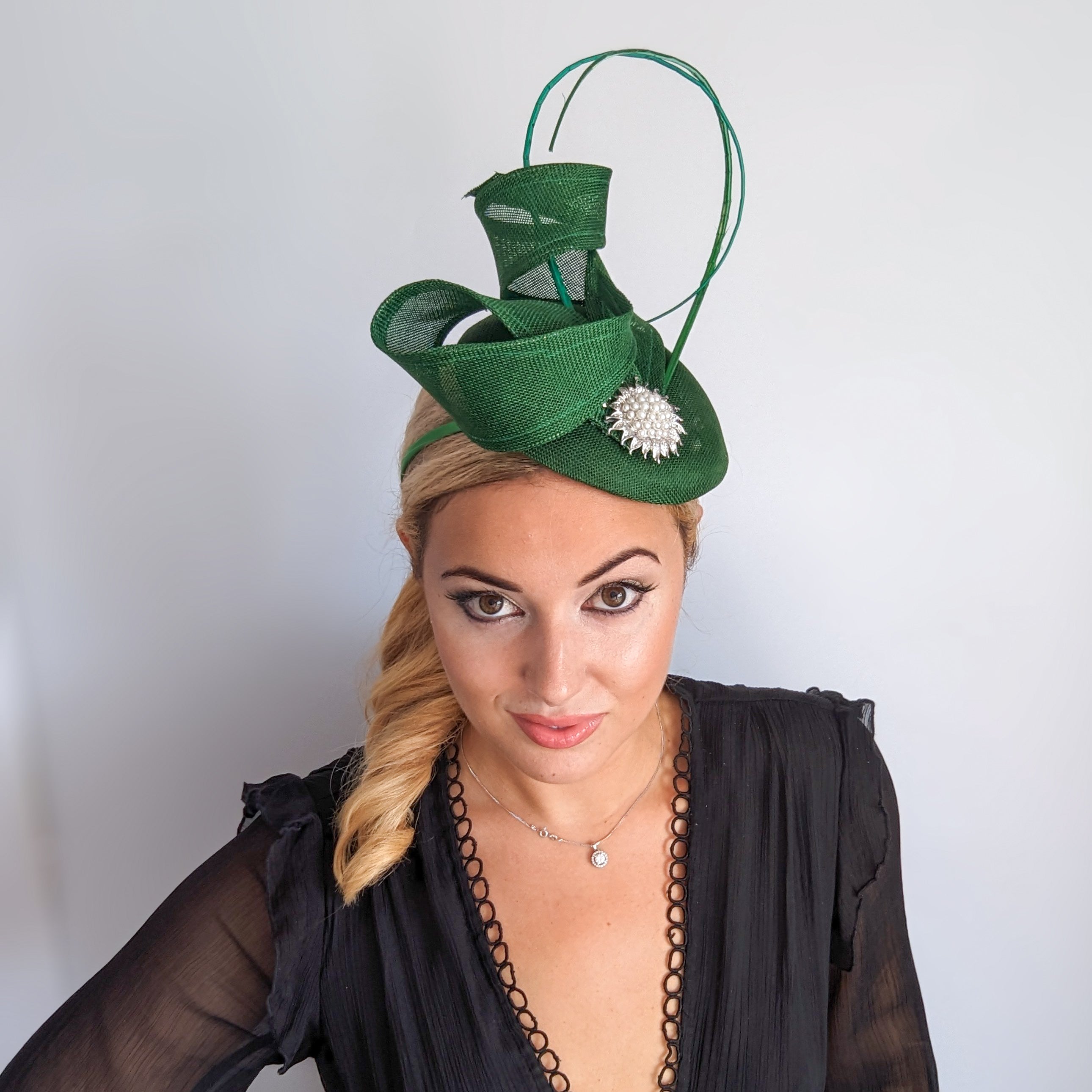 Cappello fascinator di perle verde smeraldo