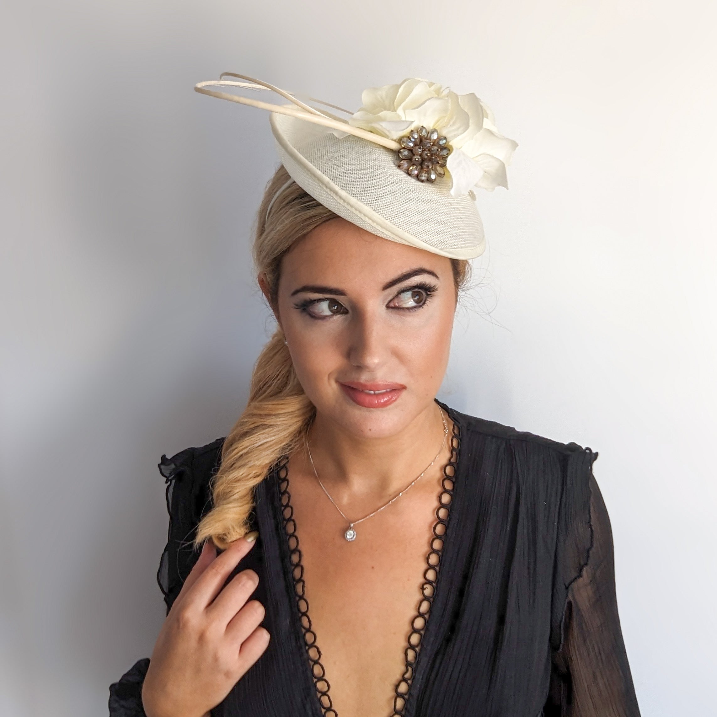 Cream flower disc saucer fascinator hat