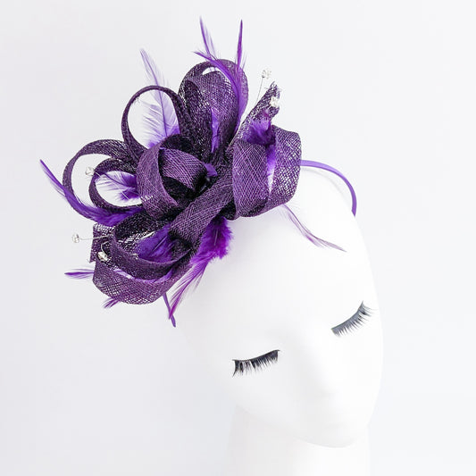 Cappello fascinator di piume di cristallo viola Cadbury