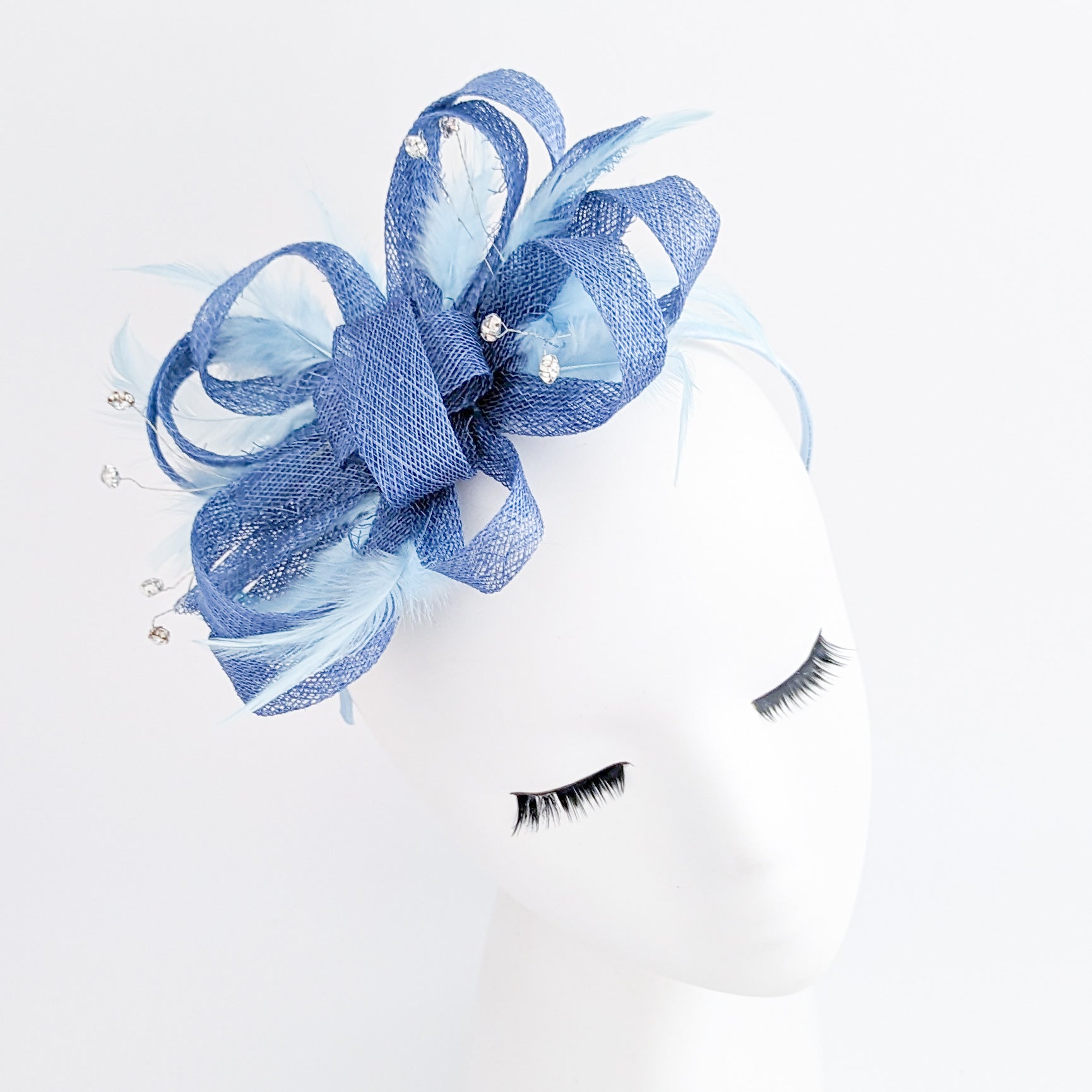 Cappello fascinator di piume di cristallo blu fiordaliso