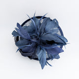 Cappello fascinator disco piuma blu navy
