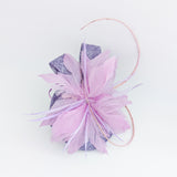 Cappello fascinator con piume di corallo