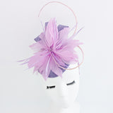 Cappello fascinator con piume di corallo