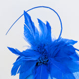 Cappello fascinator in raso di pizzo con piume blu navy