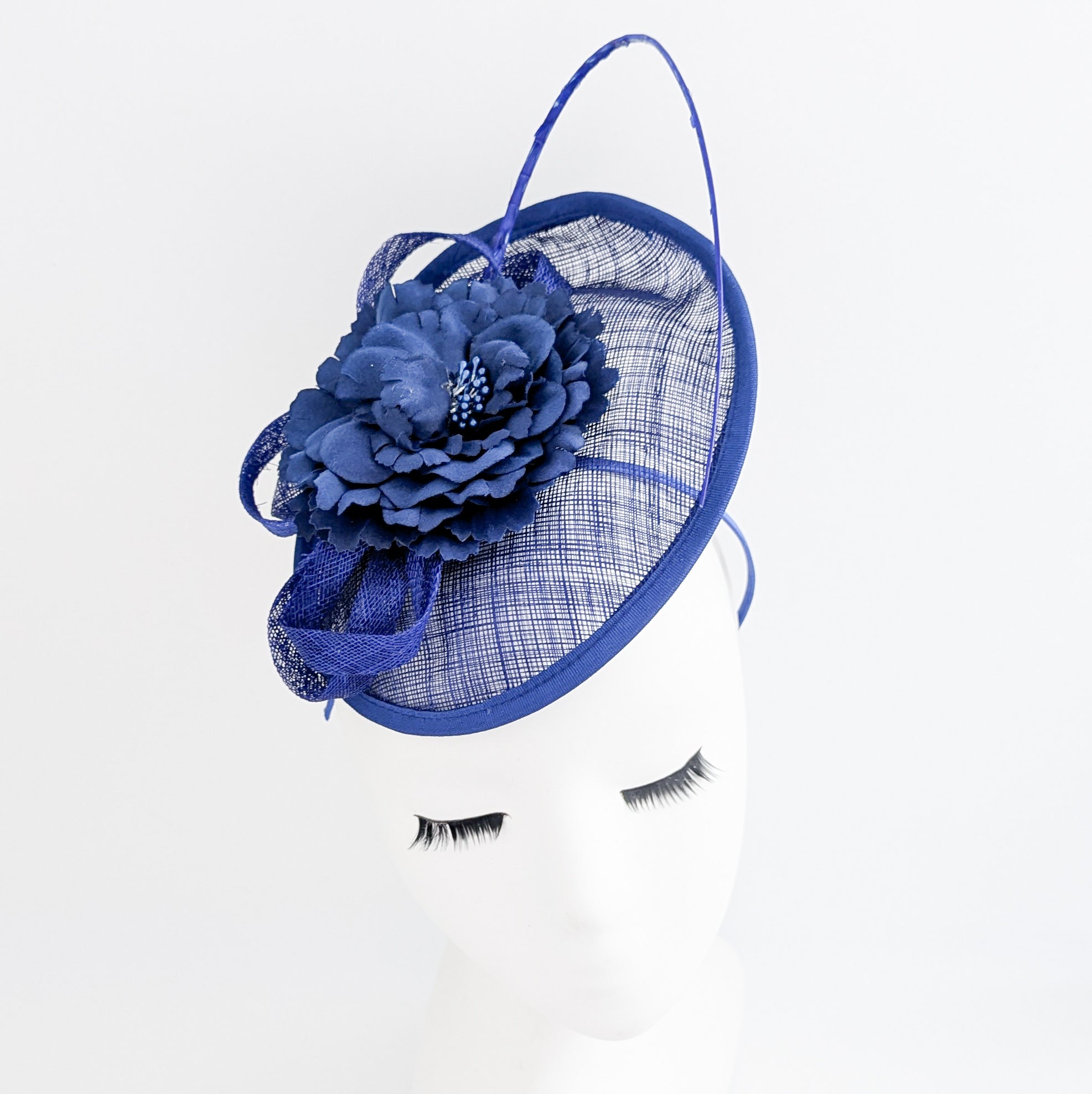 Cappello fascinator disco piattino piuma fiore blu reale