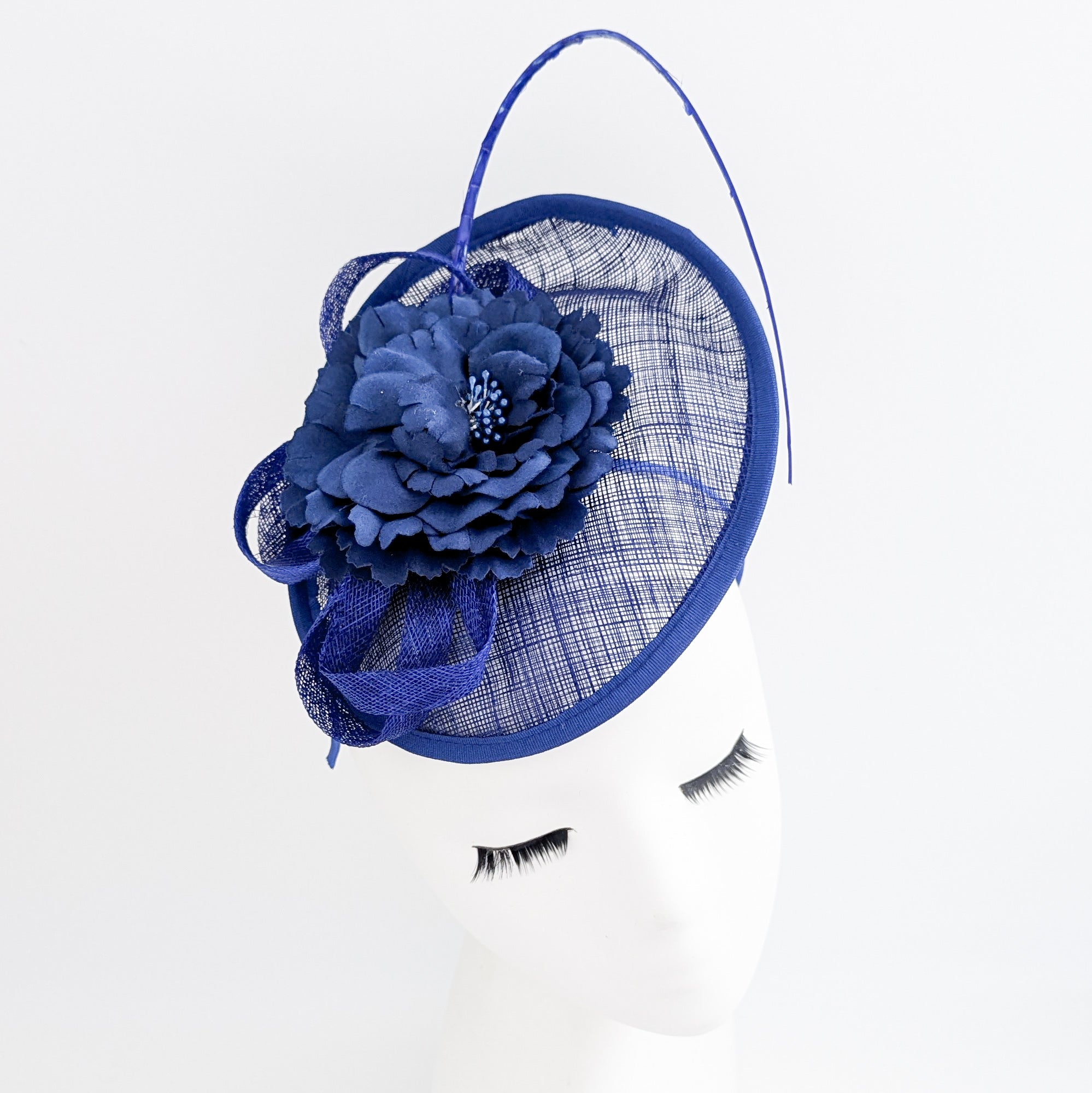 Cappello fascinator disco piattino piuma fiore blu reale
