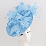 Cappello fascinator a disco con piattino in piume blu fiordaliso