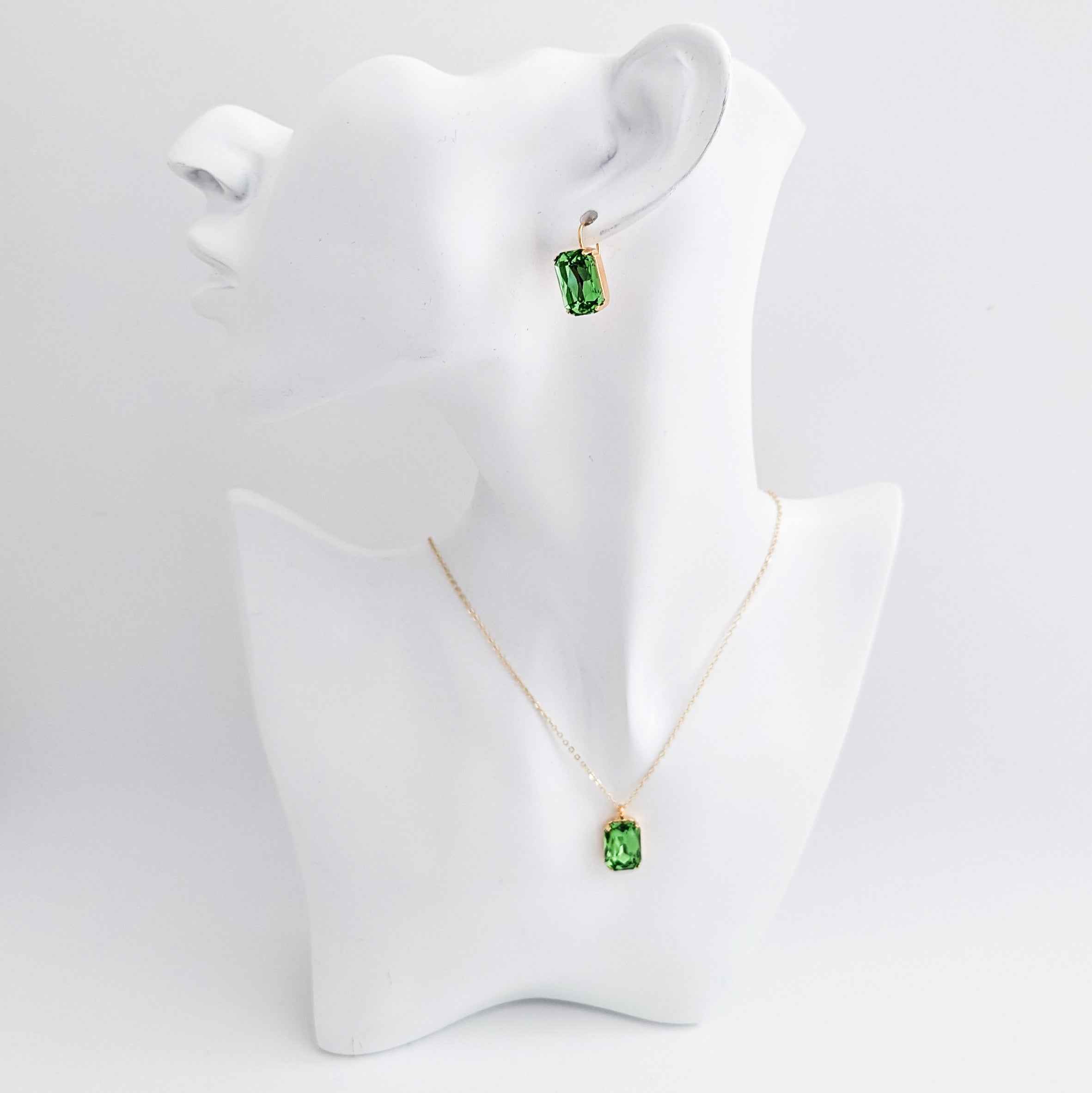 Peridot green crystal gold emerald cut necklace