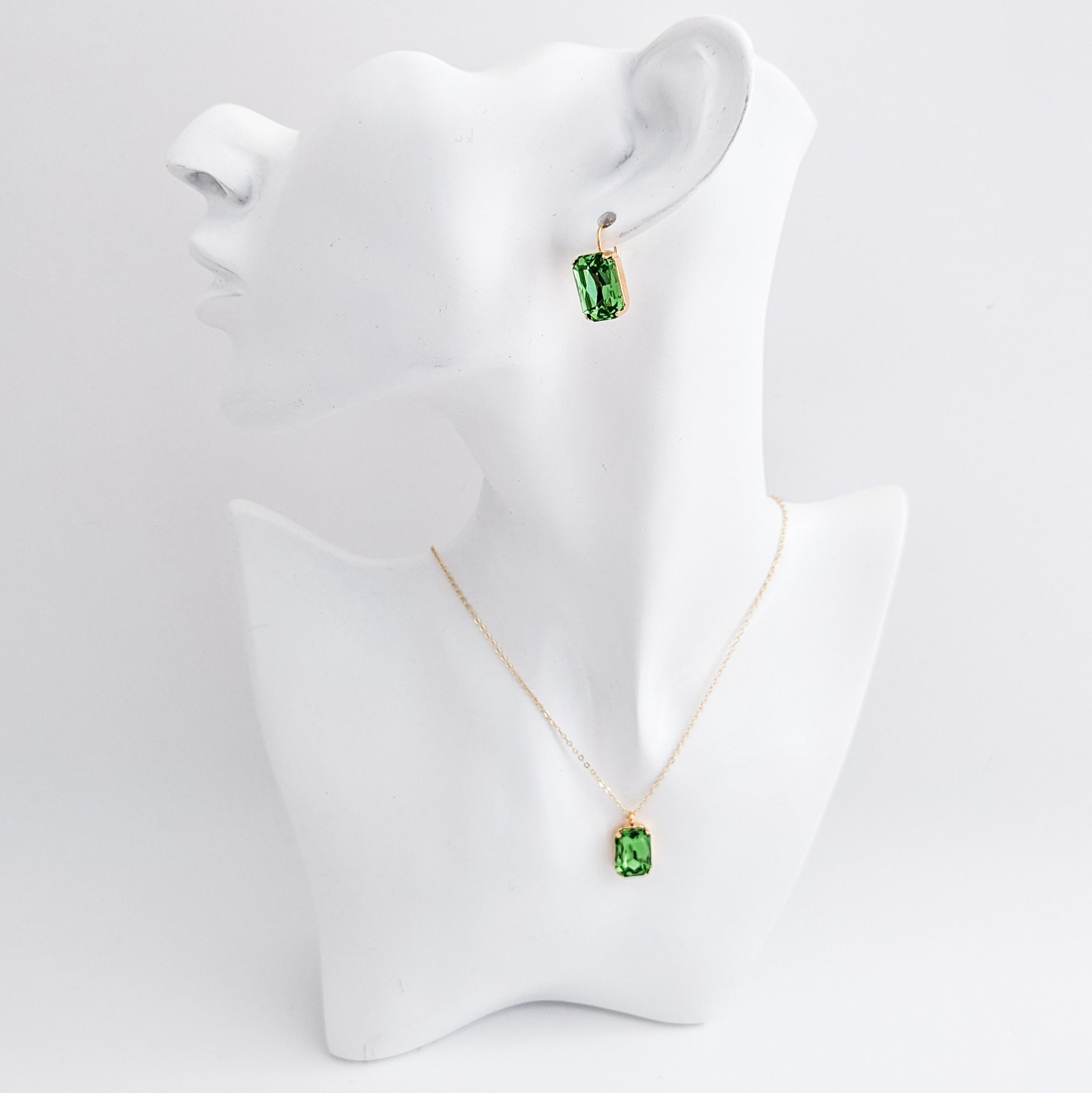 Peridot green crystal gold emerald cut necklace