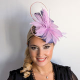 Cappello fascinator con piume di corallo