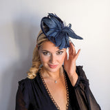 Cappello fascinator disco piuma blu navy