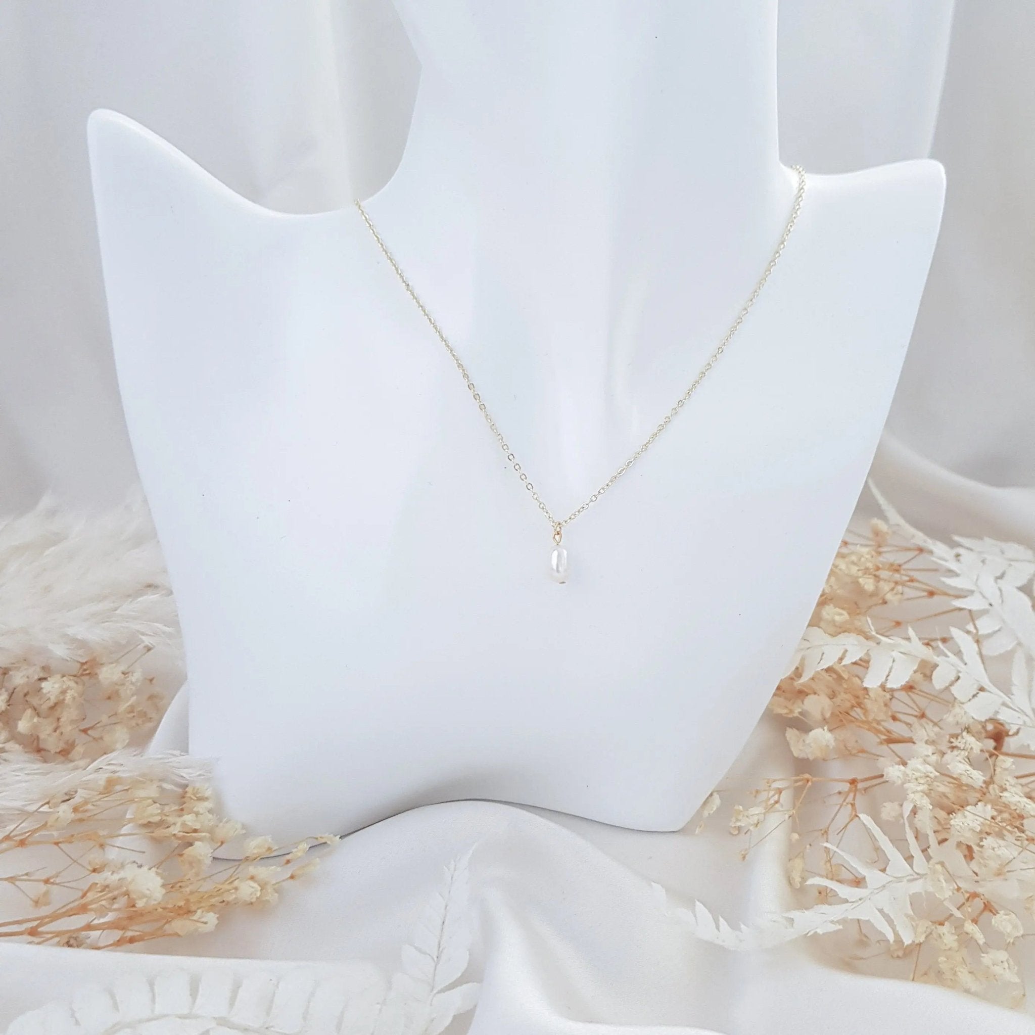 Baroque pearl bridal necklace, Dainty wedding necklace, Gold minimalist elegant necklace, Freshwater pearl wedding jewellery - House of Hats