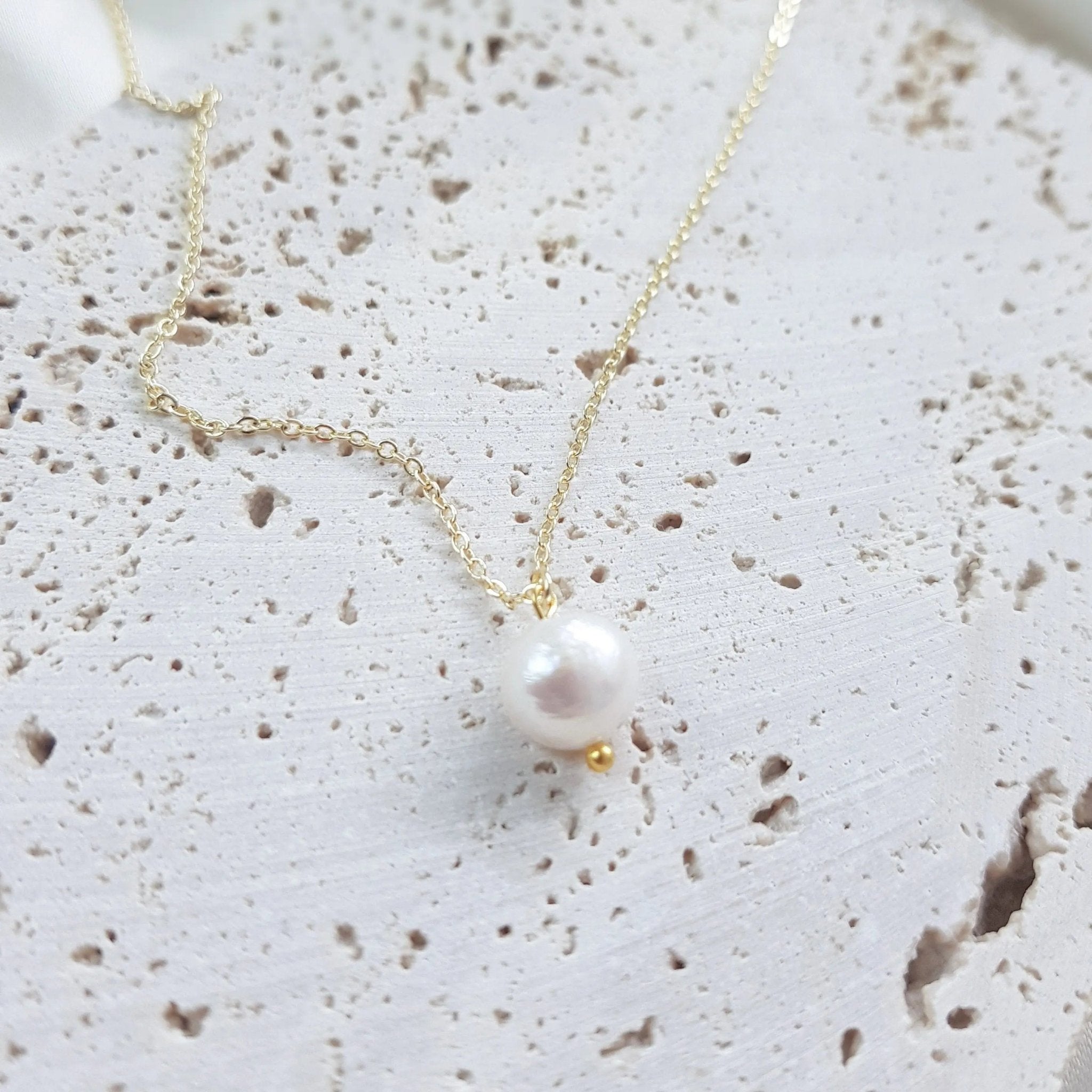 Baroque pearl bridal necklace, Dainty wedding necklace, Gold minimalist elegant necklace, Freshwater pearl wedding jewellery - House of Hats