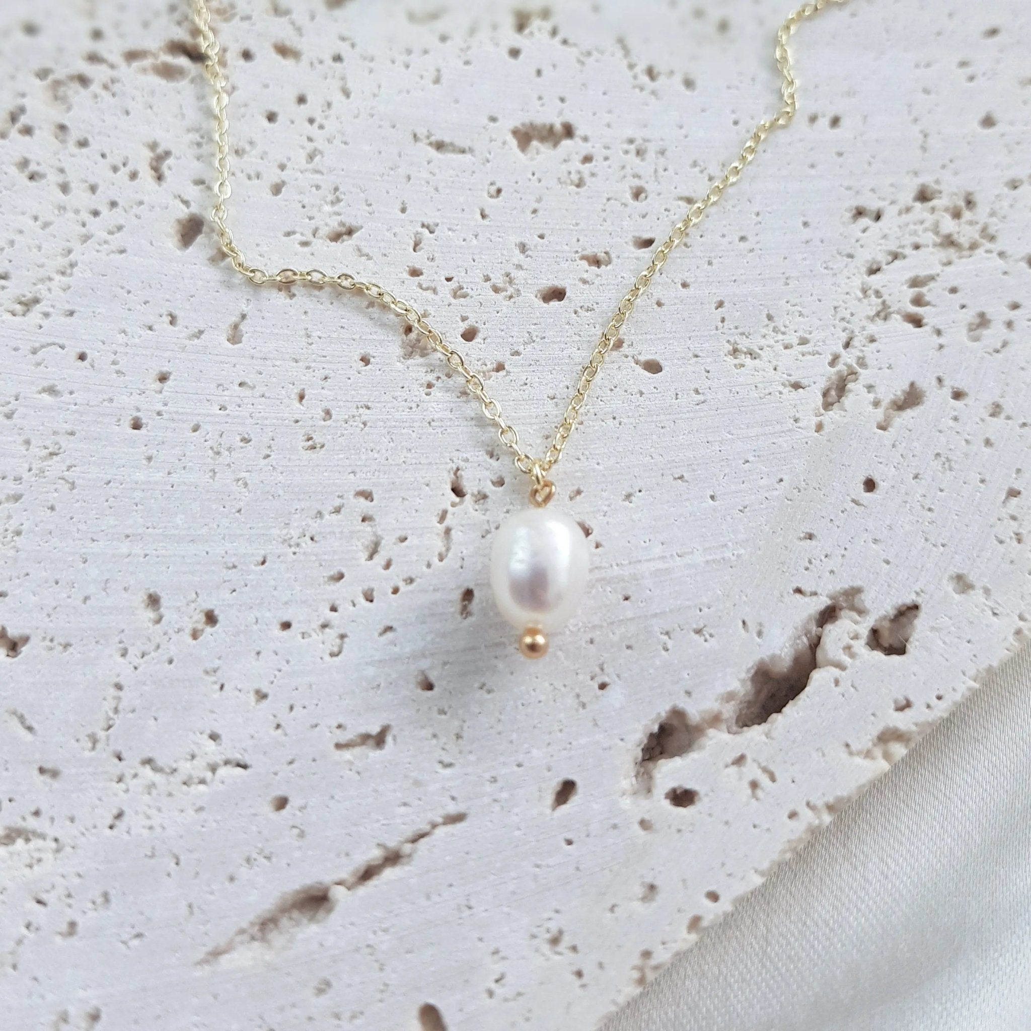 Baroque pearl bridal necklace, Dainty wedding necklace, Gold minimalist elegant necklace, Freshwater pearl wedding jewellery - House of Hats