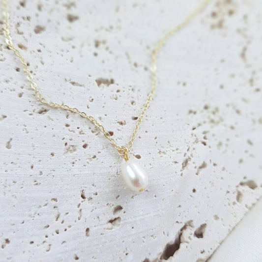 Baroque pearl bridal necklace, Dainty wedding necklace, Gold minimalist elegant necklace, Freshwater pearl wedding jewellery - House of Hats