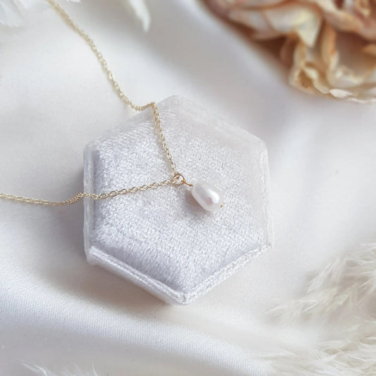 Baroque pearl bridal necklace, Dainty wedding necklace, Gold minimalist elegant necklace, Freshwater pearl wedding jewellery - House of Hats