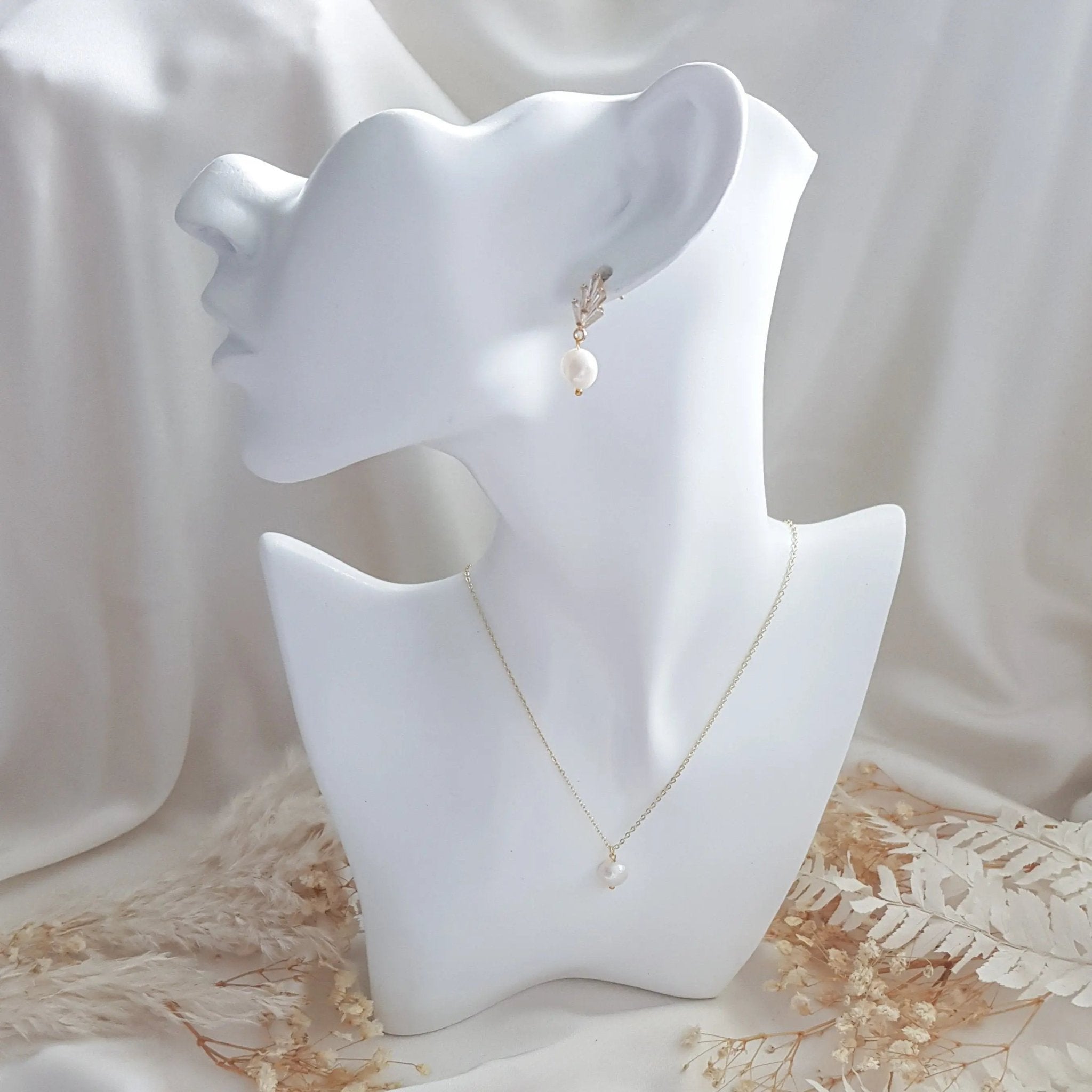 Baroque pearl bridal necklace, Dainty wedding necklace, Gold minimalist elegant necklace, Freshwater pearl wedding jewellery - House of Hats