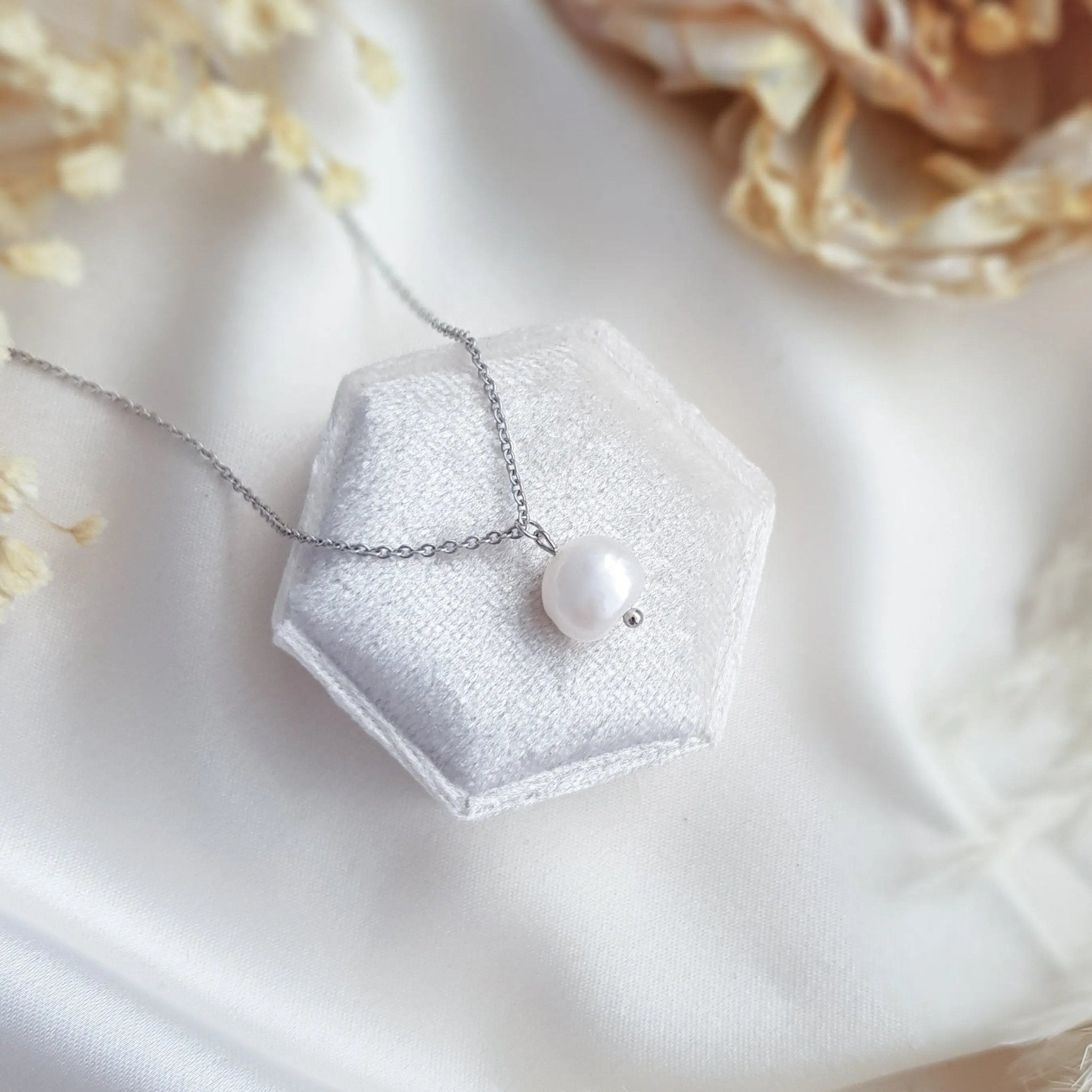 Baroque pearl bridal necklace, Dainty wedding necklace, Silver minimalist elegant necklace, Freshwater pearl wedding jewellery - House of Hats