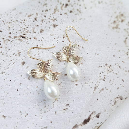 Pearl Drop Earrings, Bridal Earrings, Vintage Style Earrings, Gold Pearl Earrings, Wedding Earrings, Bridesmaid Gift