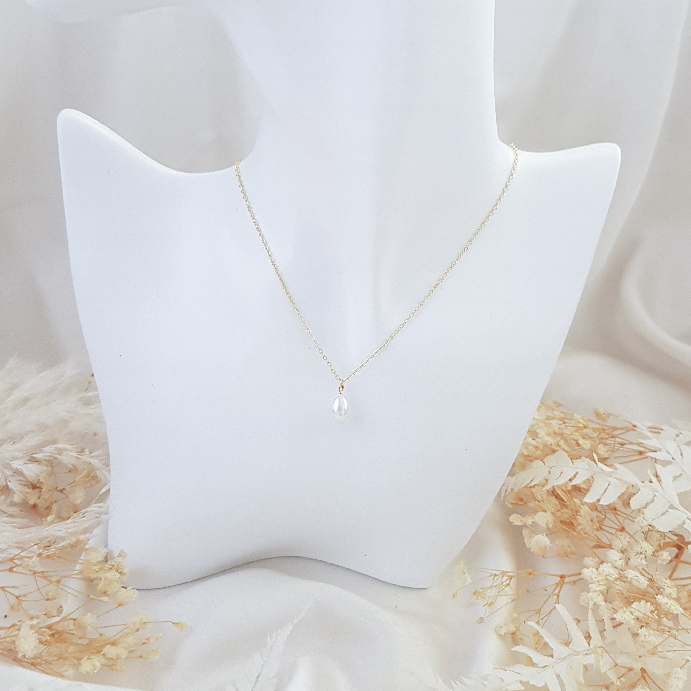 Pearl bridal necklace, Dainty wedding necklace, Gold minimalist elegant necklace, Pearl wedding jewellery, Jewellery for brides