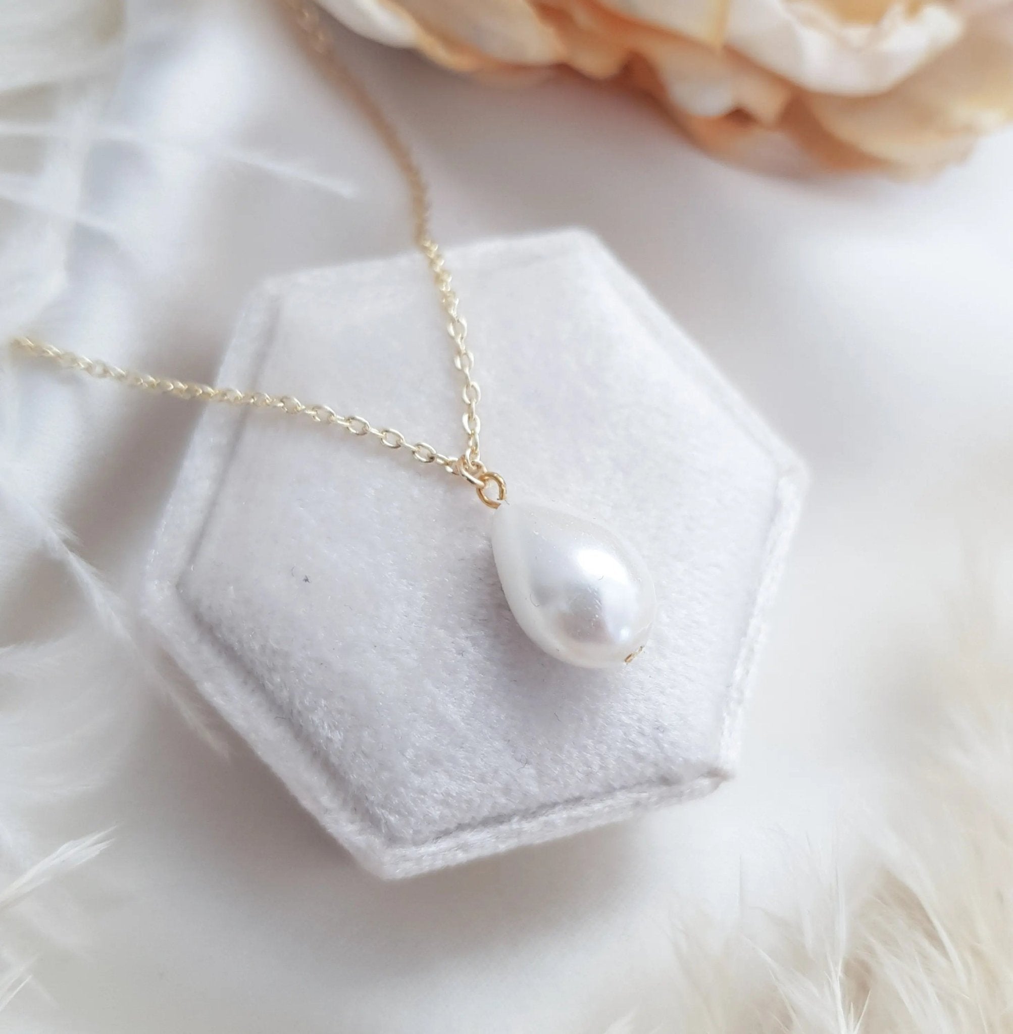 Pearl drop bridal necklace, Dainty wedding necklace, Gold elegant necklace, Pearl wedding jewellery, Jewellery for brides - House of Hats