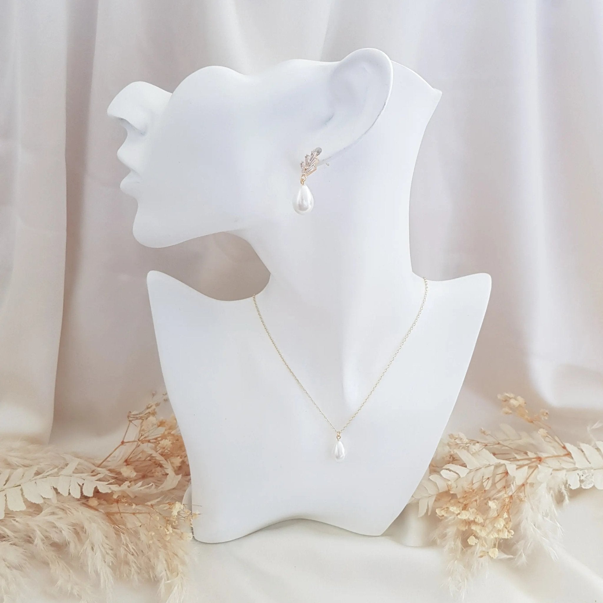 Pearl drop bridal necklace, Dainty wedding necklace, Gold elegant necklace, Pearl wedding jewellery, Jewellery for brides - House of Hats