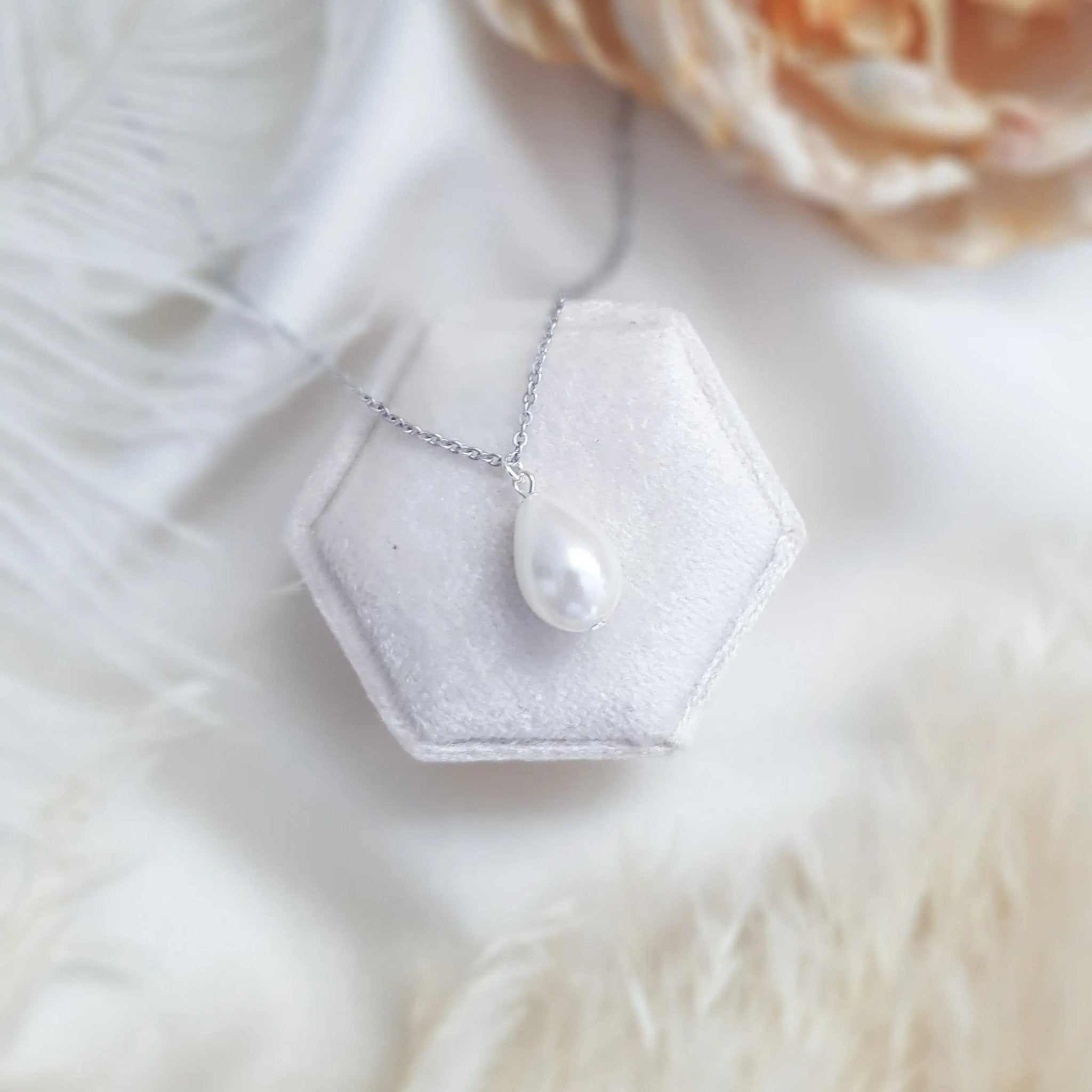 Pearl drop bridal necklace, Dainty wedding necklace, Silver elegant necklace, Pearl wedding jewellery, Jewellery for brides - House of Hats