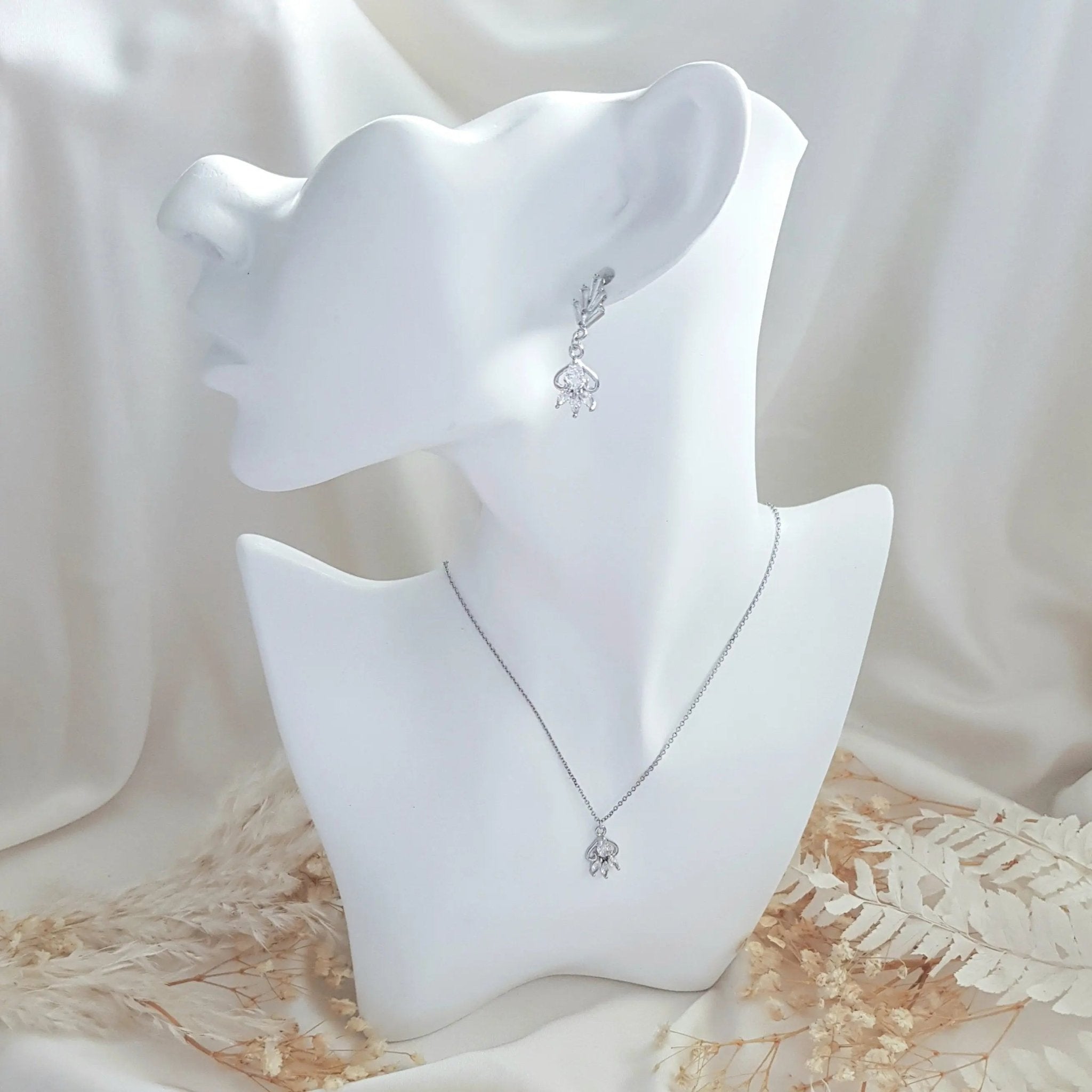 Vintage style bridal necklace, Silver zirconia crystal necklace, Dainty wedding necklace, Crystal wedding jewellery, Jewellery for brides - House of Hats