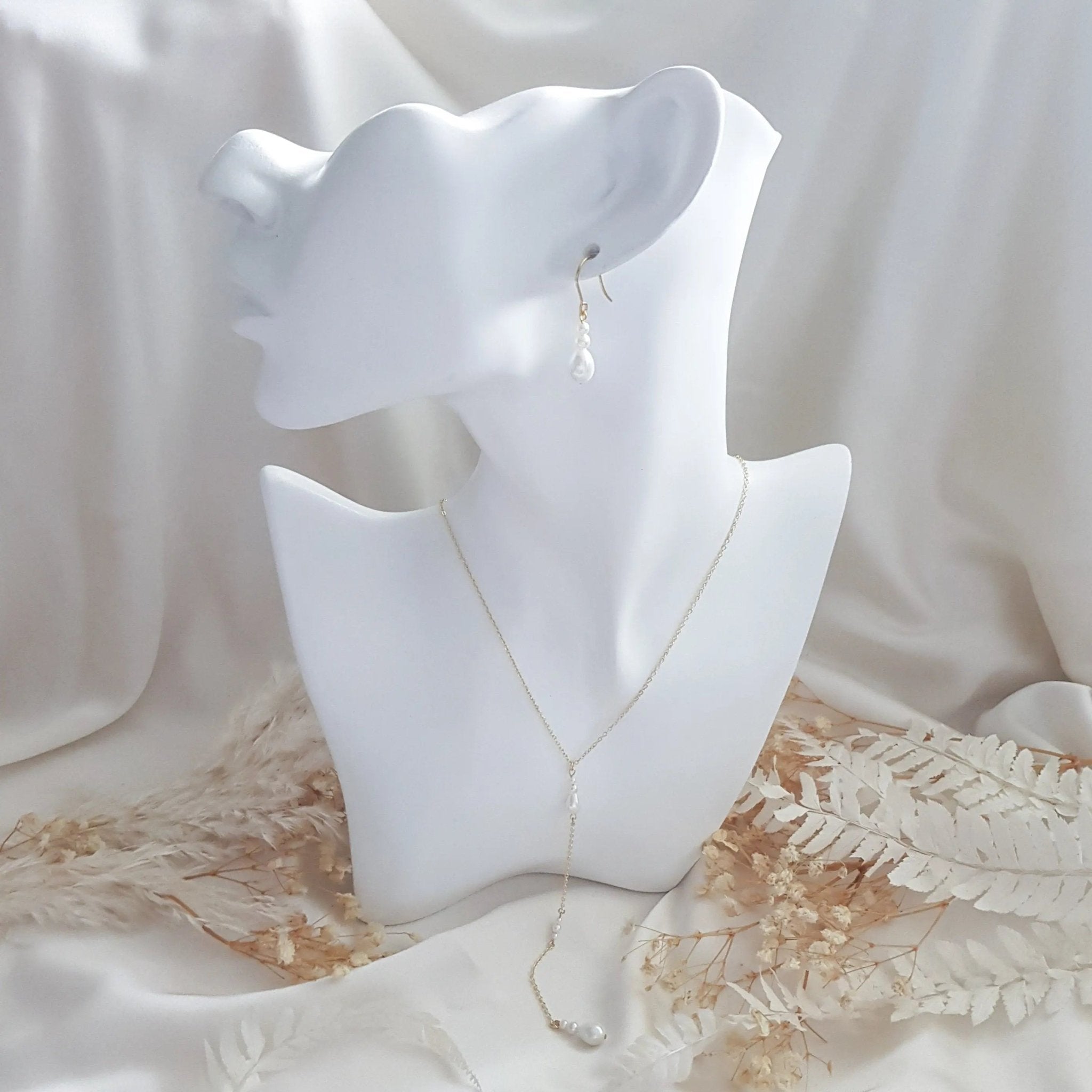Vintage style pearl drop necklace, Gold pearl Elegant wedding necklace, Dainty lariat bridal necklace, Y necklace, Jewellery for brides - House of Hats